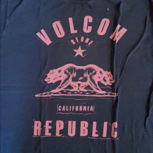 Volcom black tshirt. Size L - Picture 2 of 3